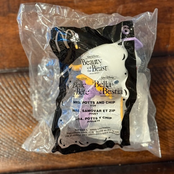 2002 McDonald's Beauty & the Beast Mrs. Potts & Chip #6 Sealed Happy Meal Toy - Picture 1 of 2